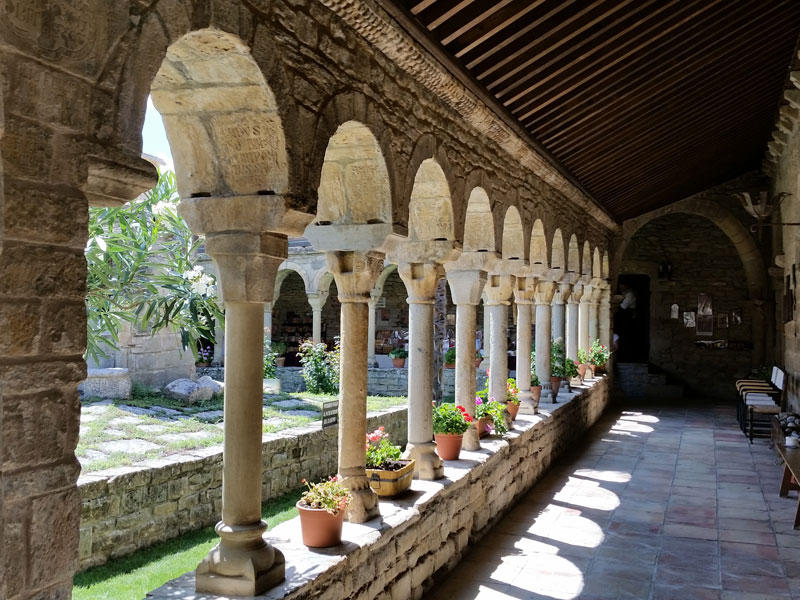 Roda de Isabena Catedral- Chill-Pirineos al aire libre